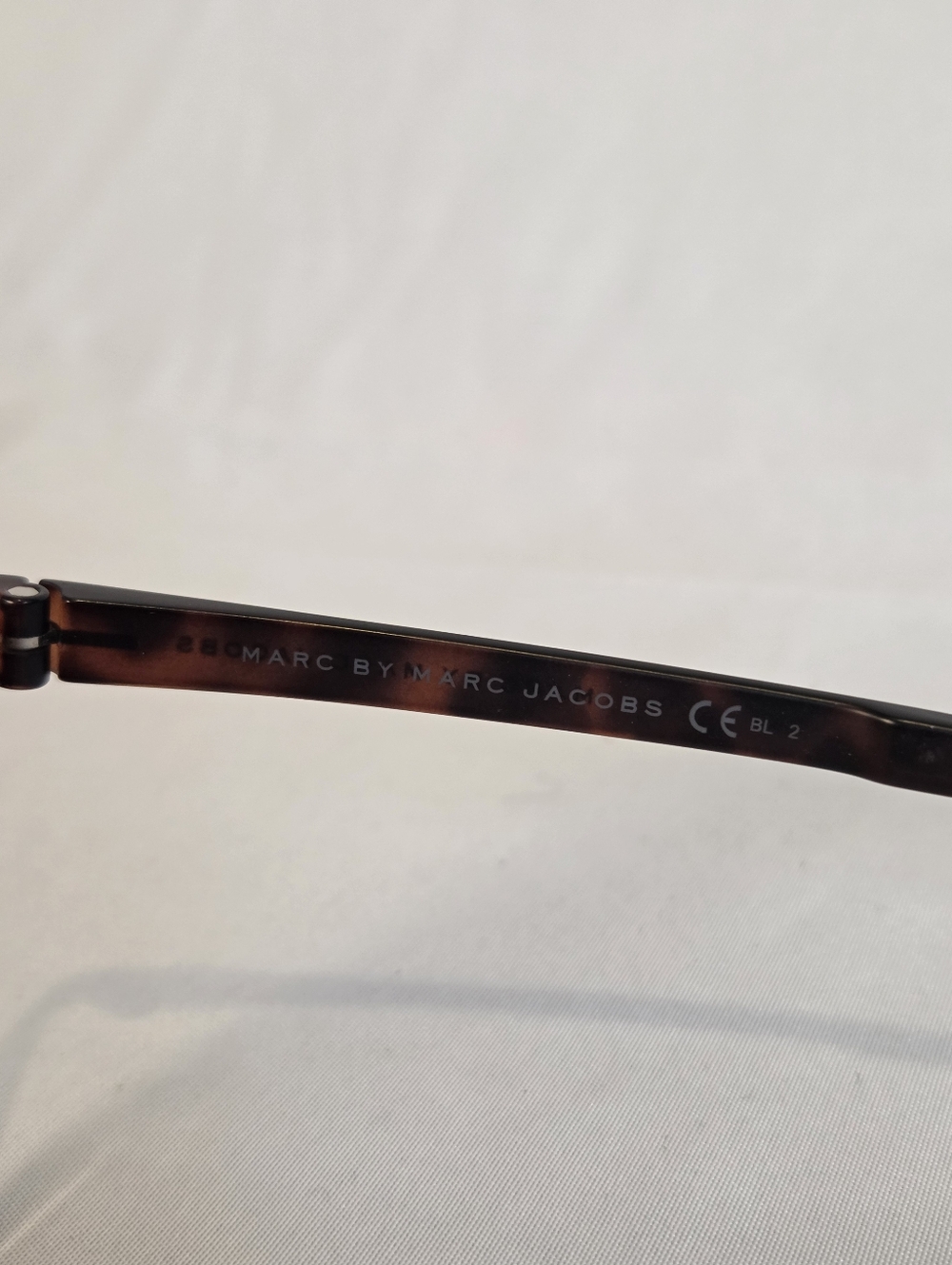 Marc By Marc Jacobs Womens/Unisex Tortoiseshell Sunglasses with Gradient Lenses - Picture 5 of 12